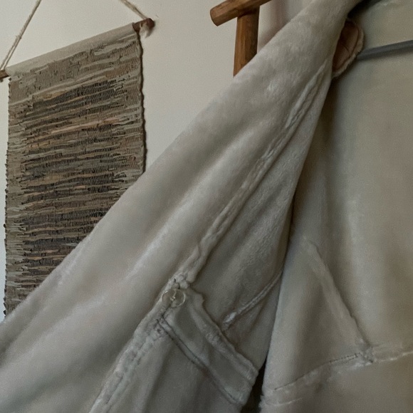 YELLOWSTONE Leather Ranch Coat - Picture 12 of 15